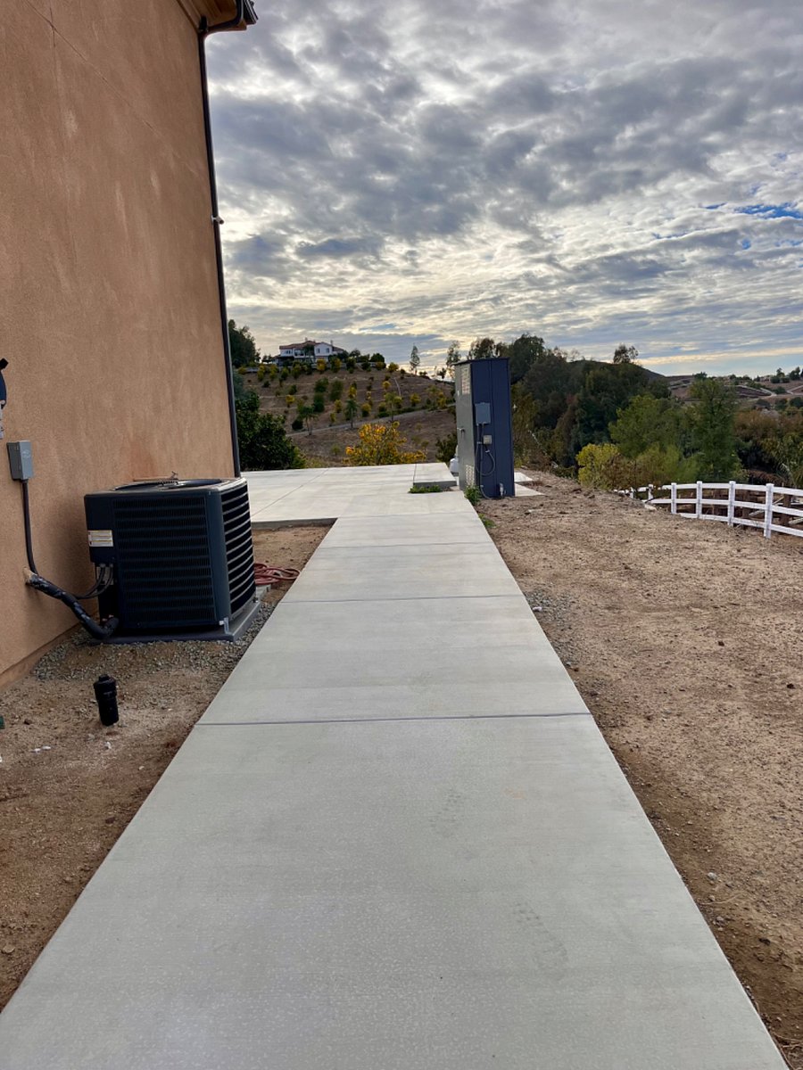 Private entrance with parking space