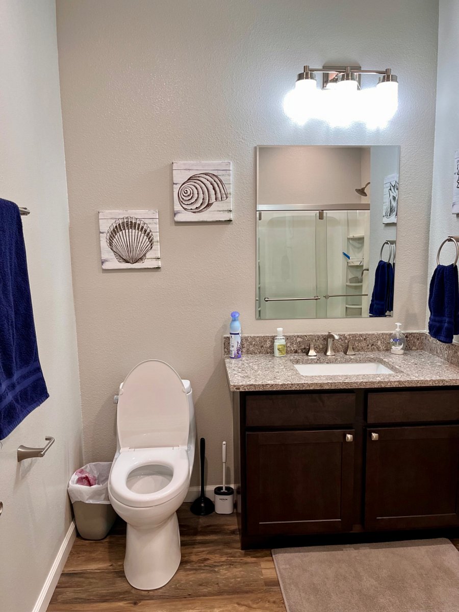 2nd bathroom