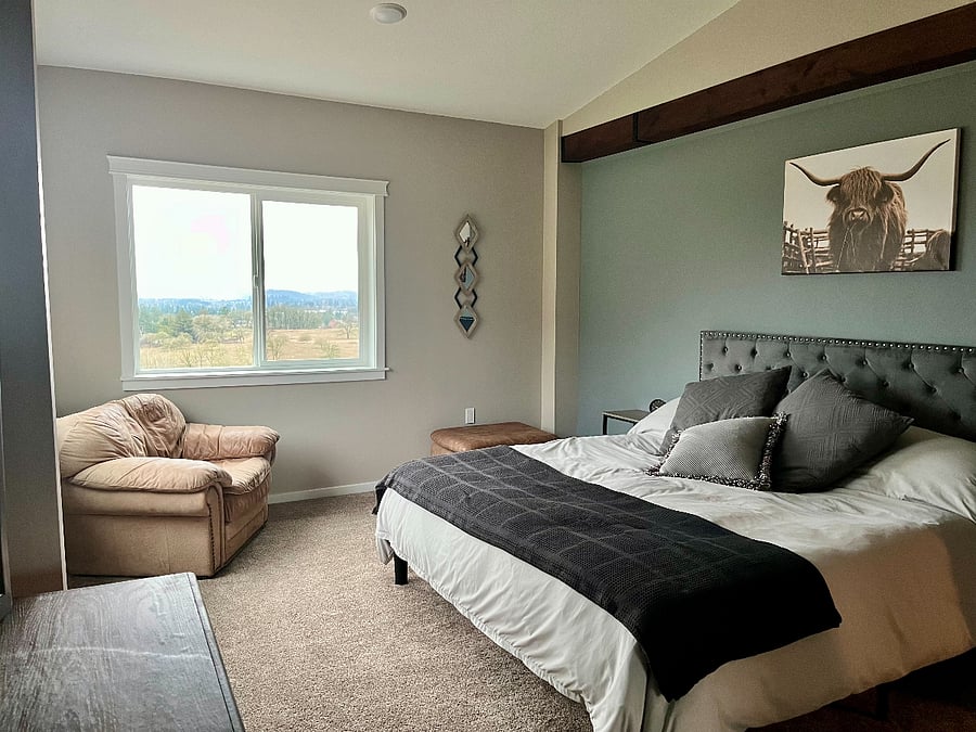 BDRM 1 King bed, lounge chair