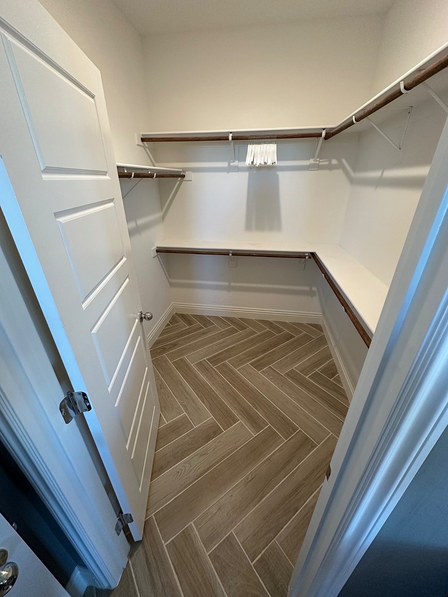 Master Bedroom 2 Walking Closet