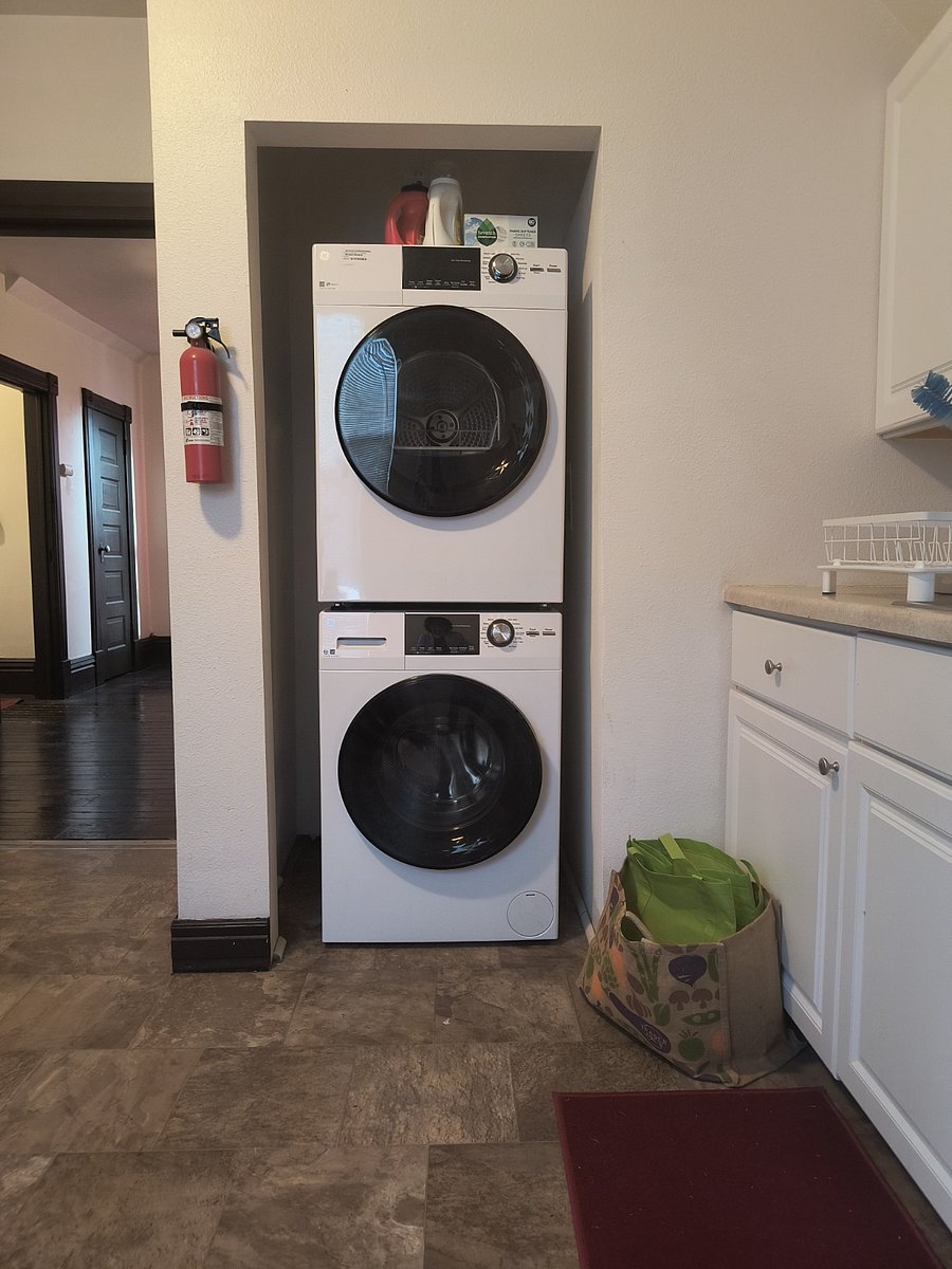 stackable washer and dryer in the kitchen
reusable grocery bags