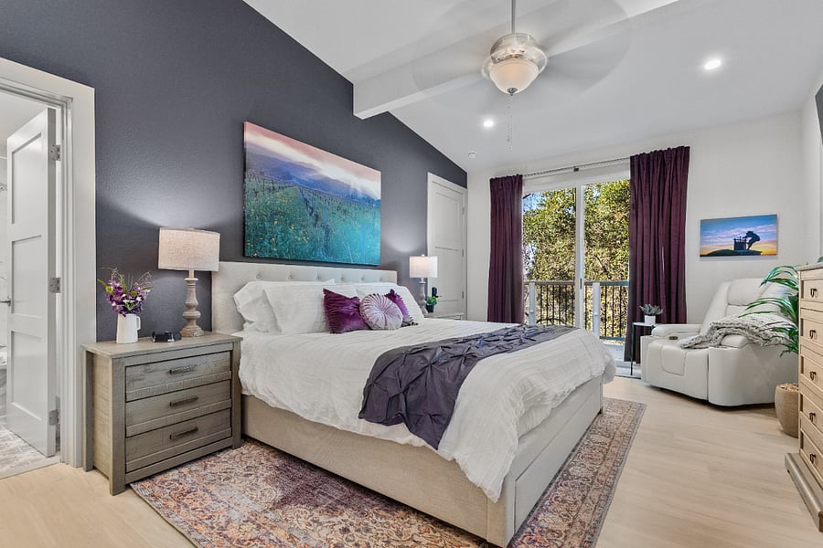 Suite 3 Vineyard room with storage bed