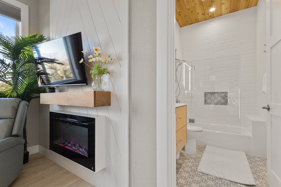 Suite one, Beach room private master bath with cedar ceiling, glass shower