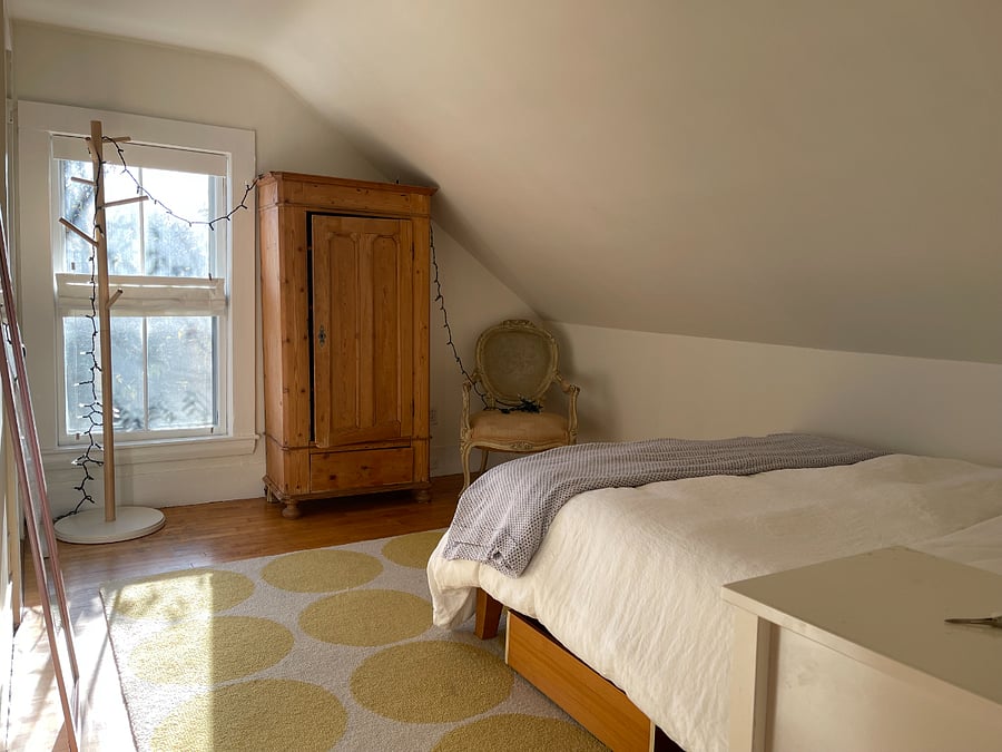 The view as you enter the bedroom. 