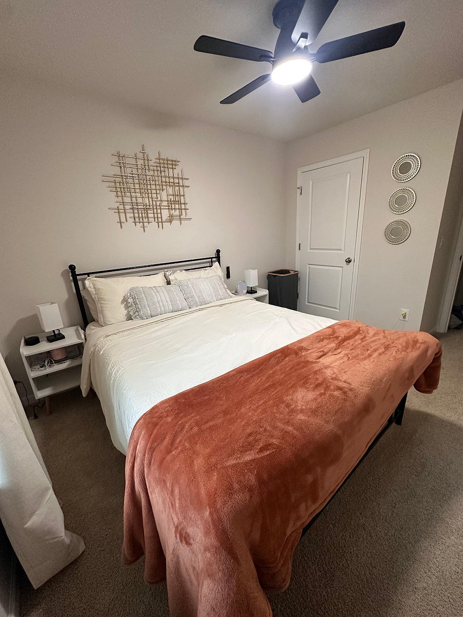 Queen Bedroom