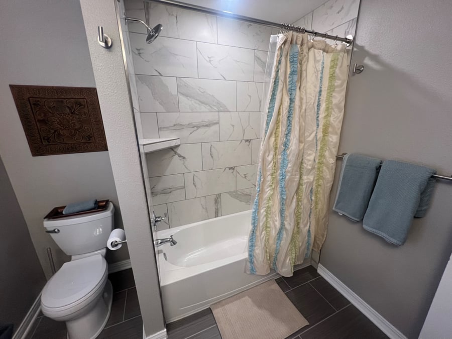 full bath--picture 1