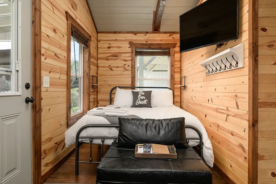 Queen bed and TV in the bedroom