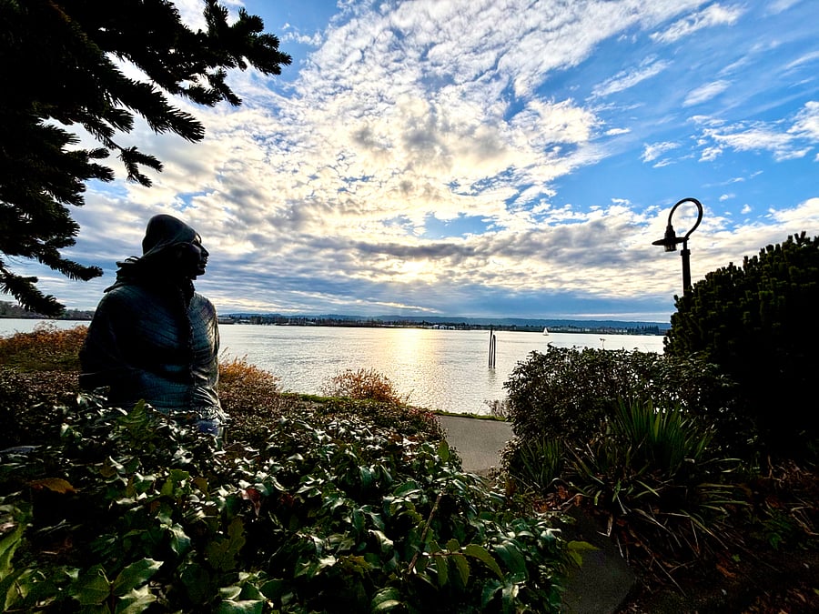 Discover a hidden gem with a surprise beach, perfect for quiet moments of relaxation, and enjoy the convenience of nearby restaurants offering delectable cuisine.