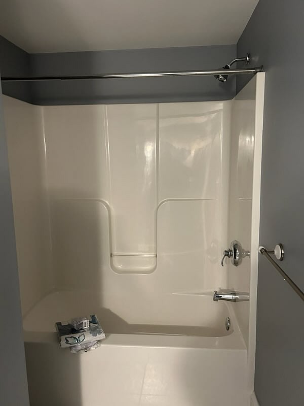 Full shower and tub