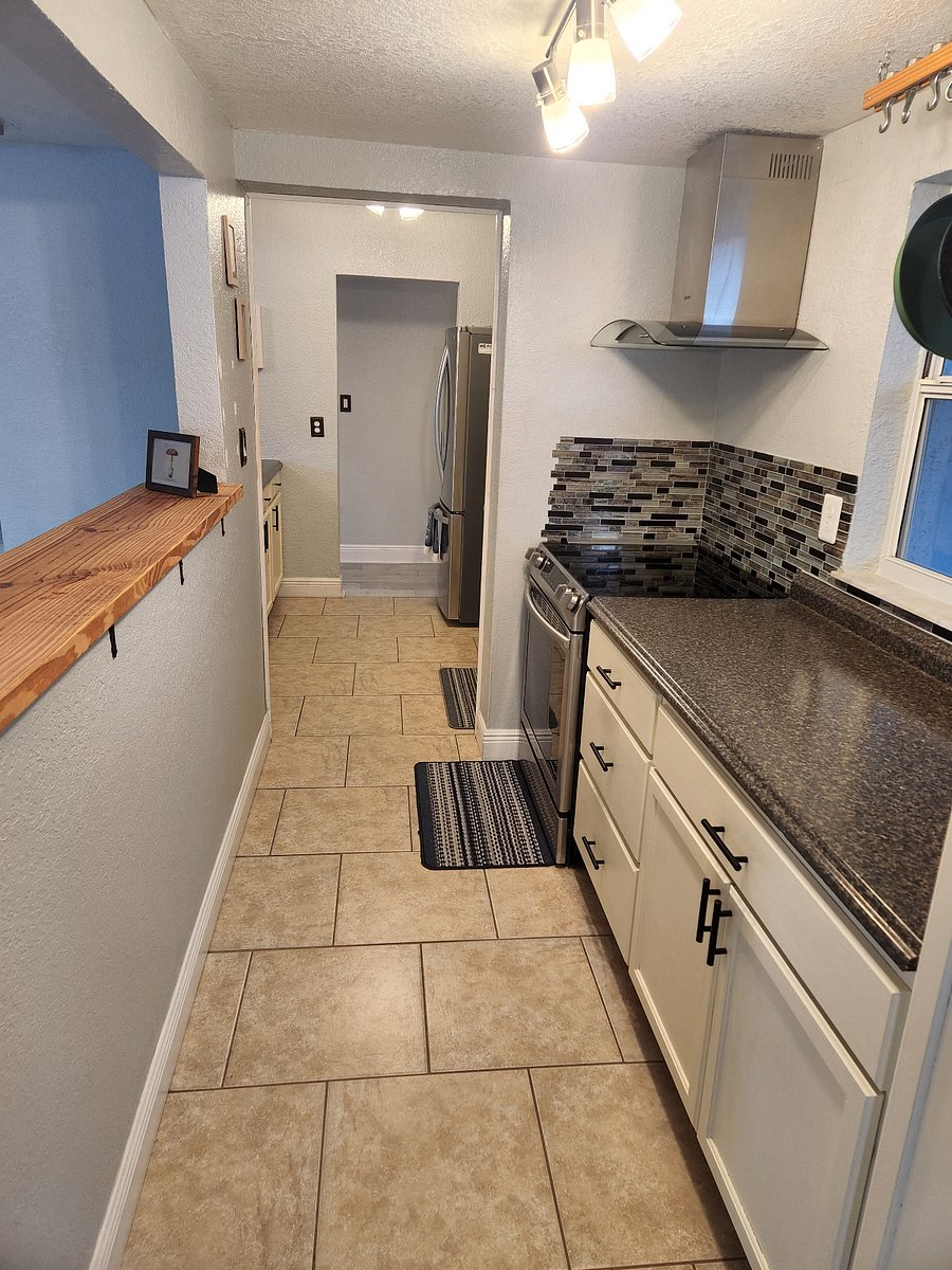 Kitchen cooking area