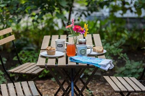 Our Guesthouse has a small back yard and patio table nestled between the Guesthouse and Darling Cafe which means specialty coffee drinks, house made pastries, a complete menu for breakfast, lunch and dinner as well as local beers and craft cocktails are just a few steps away!