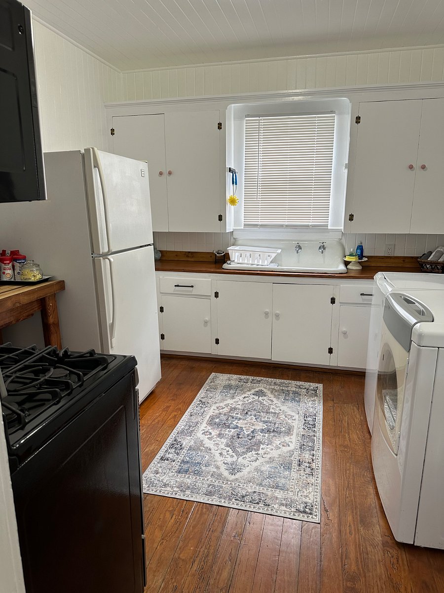 Fully stocked kitchen with full size stove fridge & washer & dryer. 