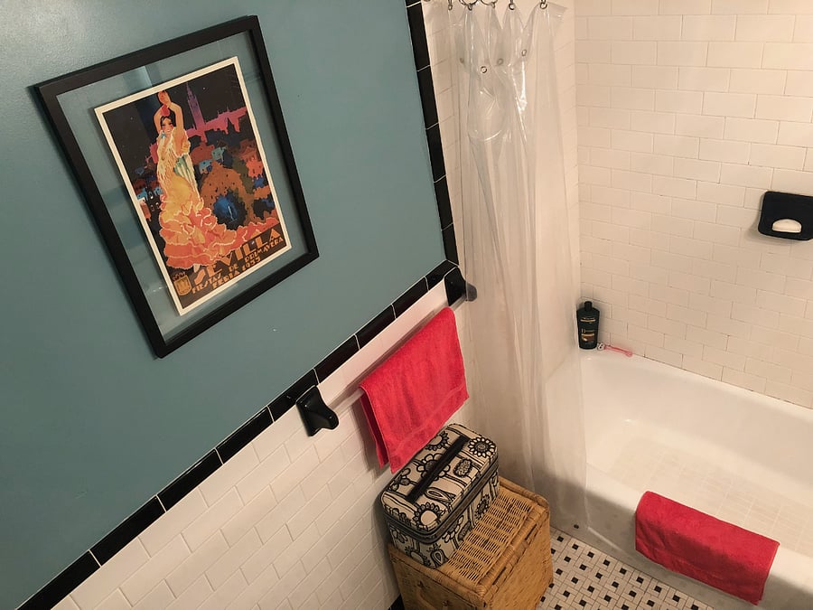 Shared bathroom (for bedroom #1)