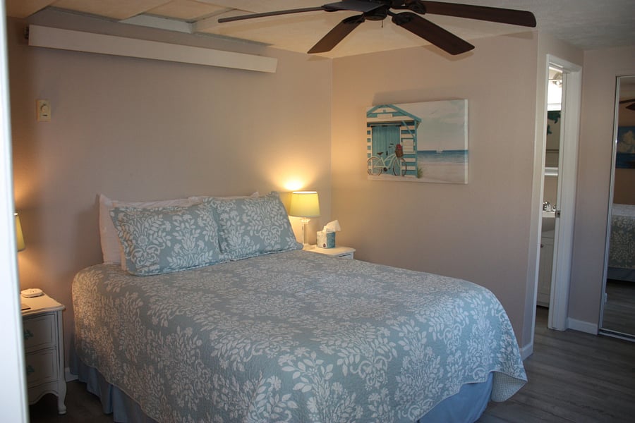 Queen bedroom