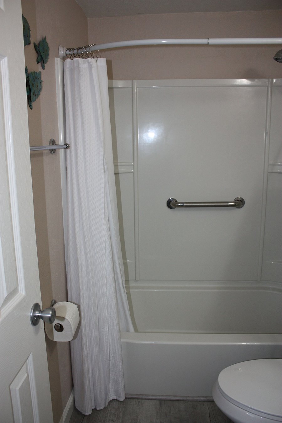 Bathroom shower/tub