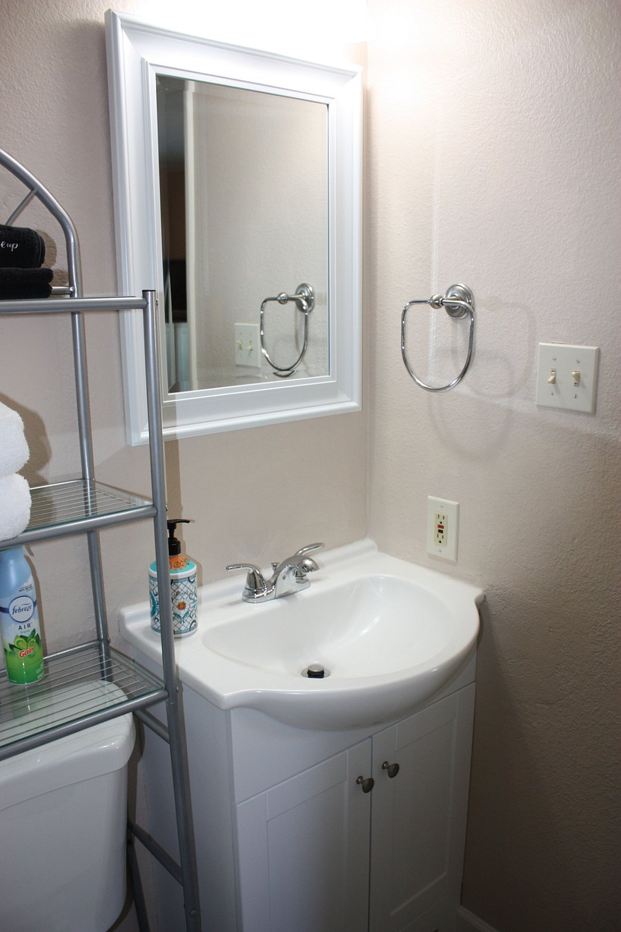 Bathroom sink