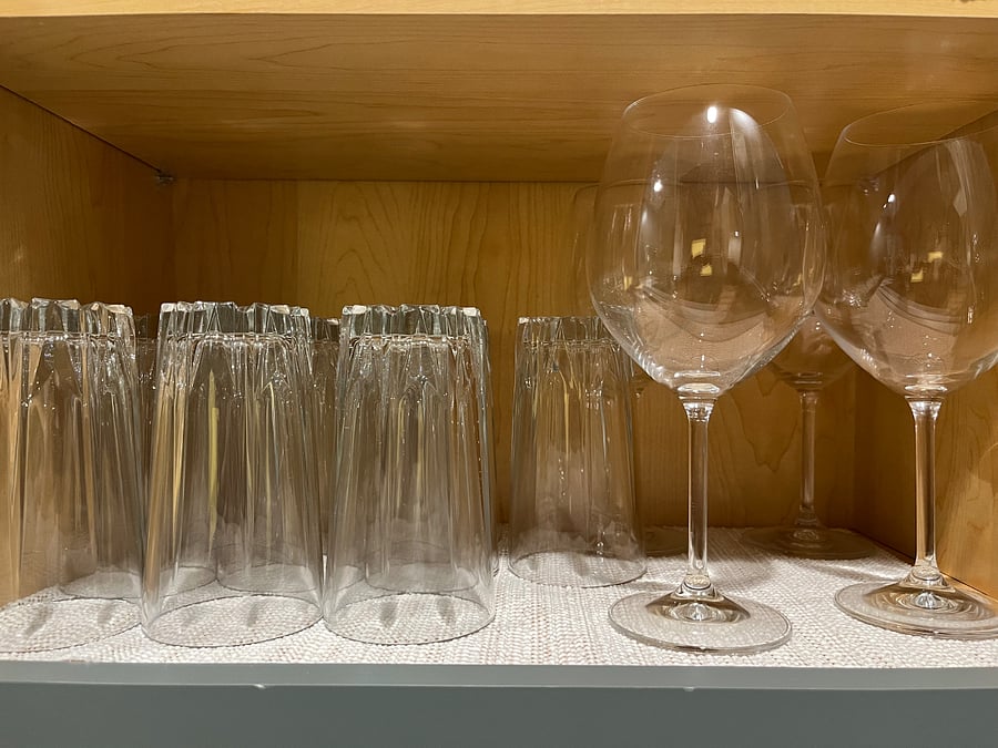 Glasses and wine glasses.