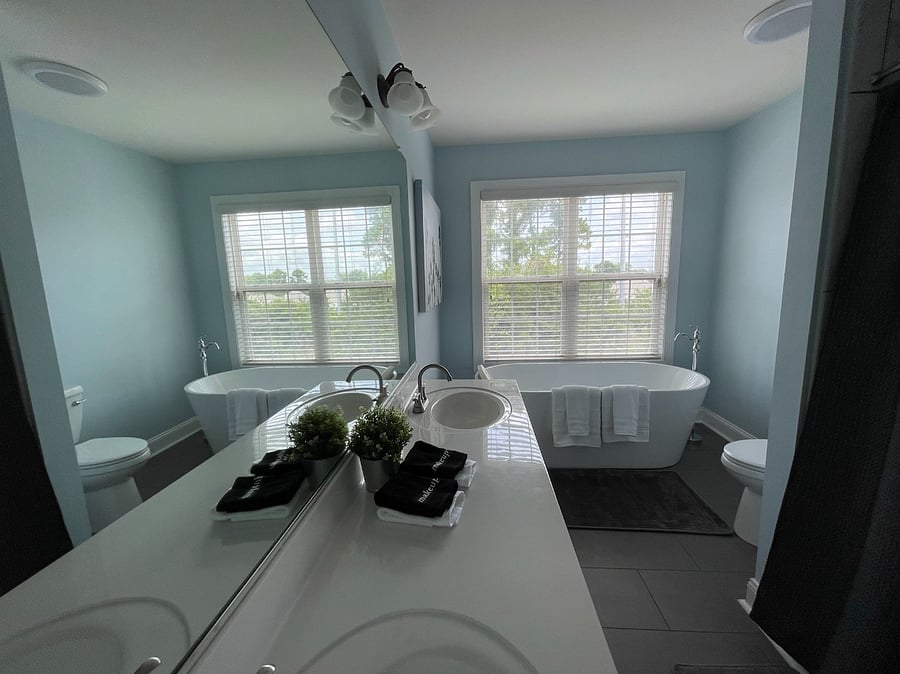 Third floor suite bathroom