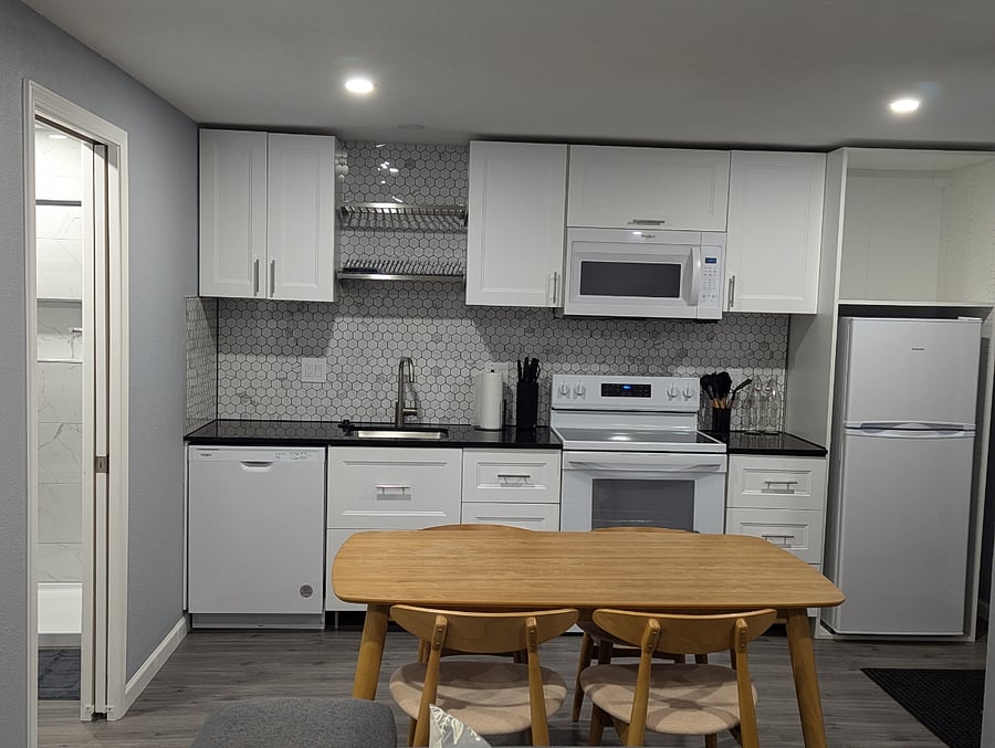Full kitchen