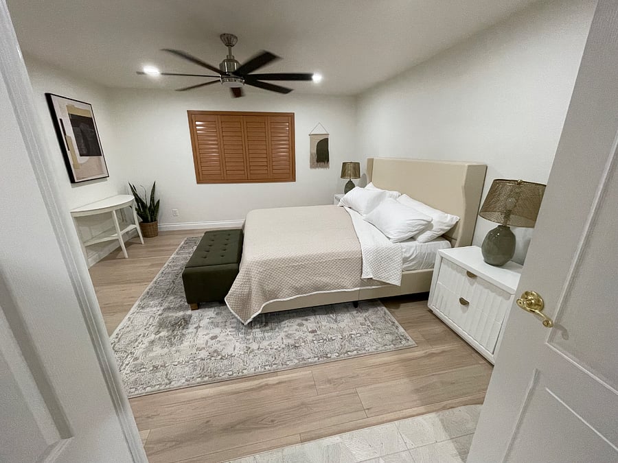 Primary bedroom w/ensuite