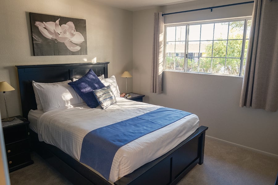 Guest 1 queen bed