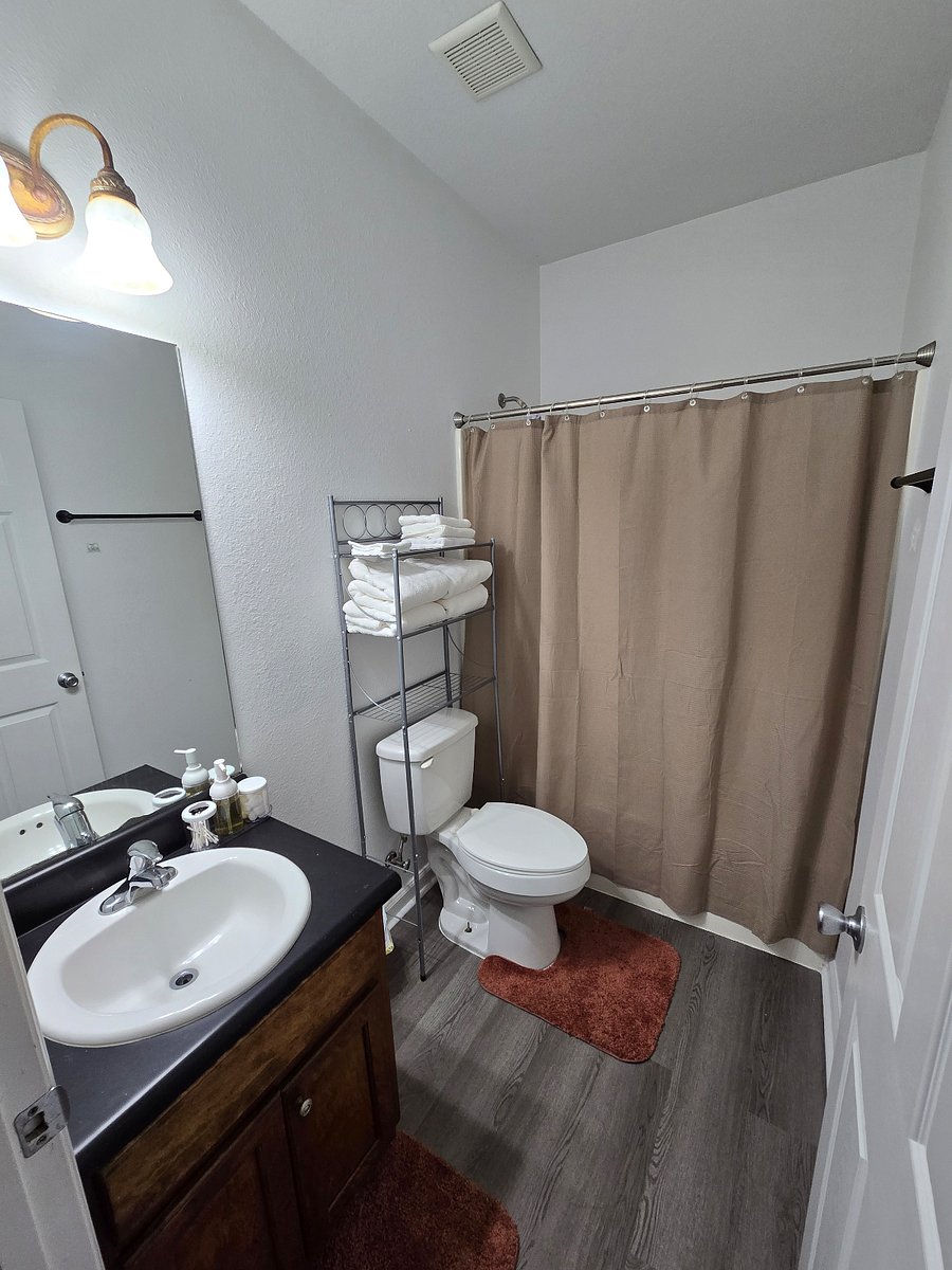 Guest bathroom 