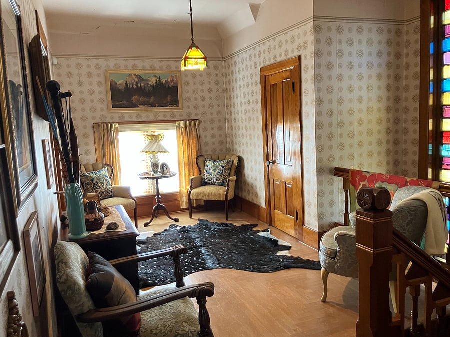 Second Story sitting room- Shared space
