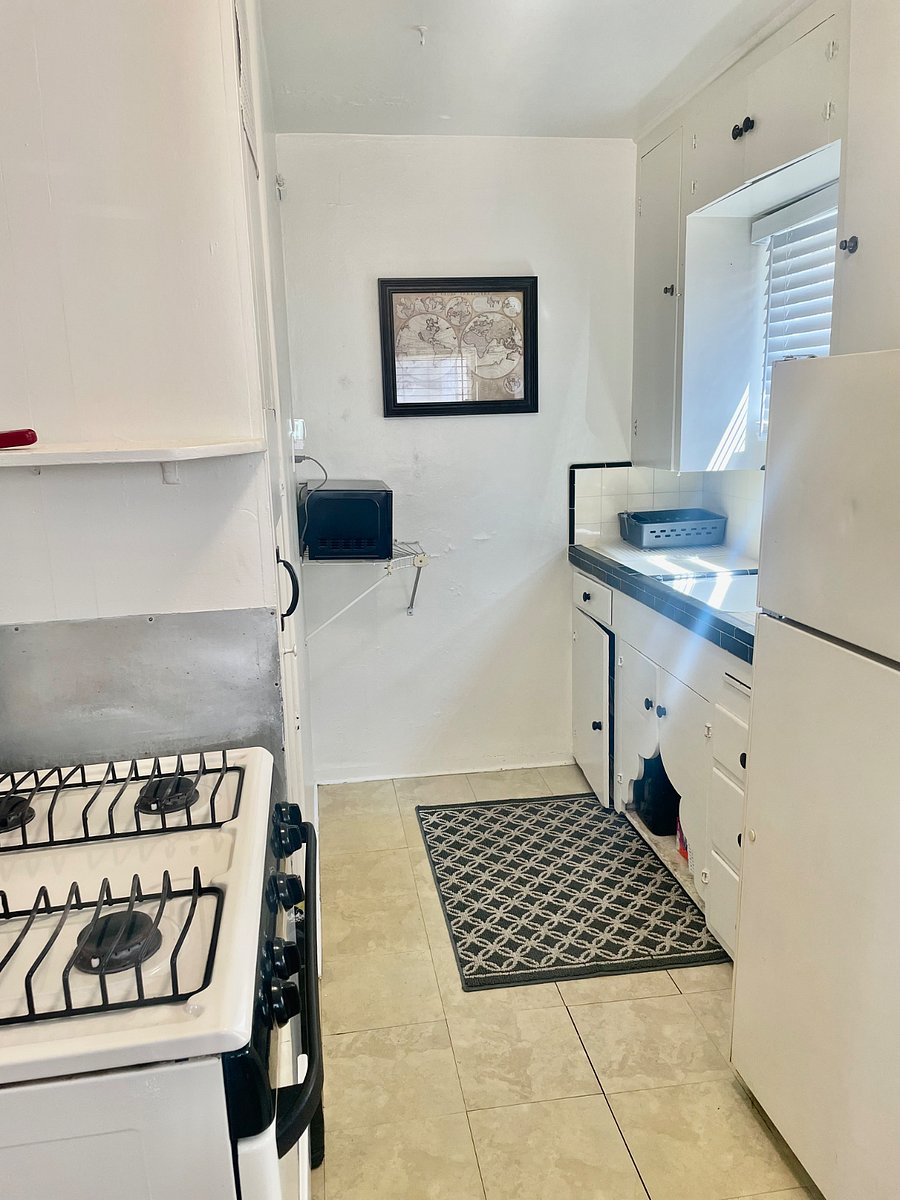 4081- Kitchen