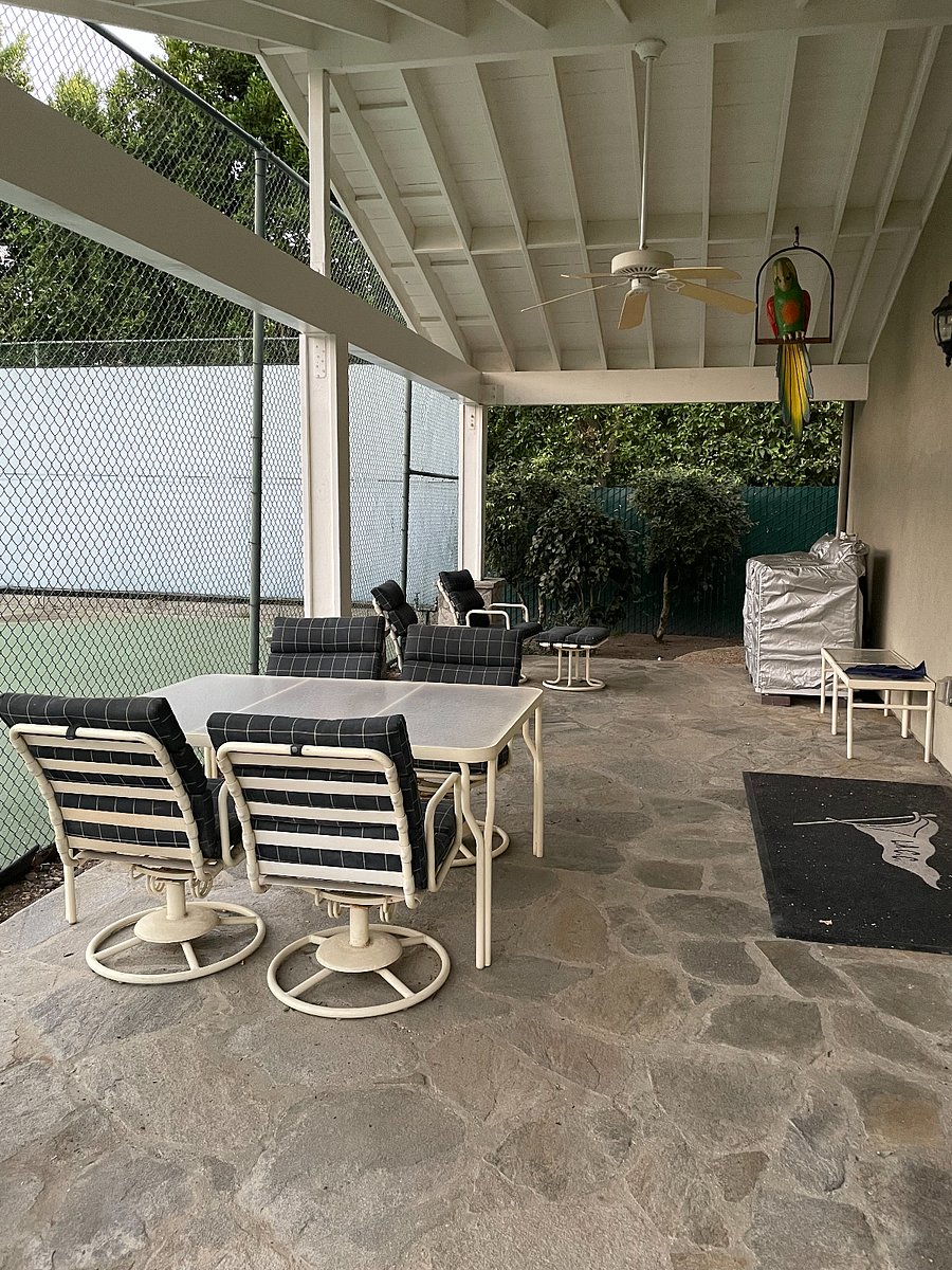 Covered private patio and covered washer and gas dryer.