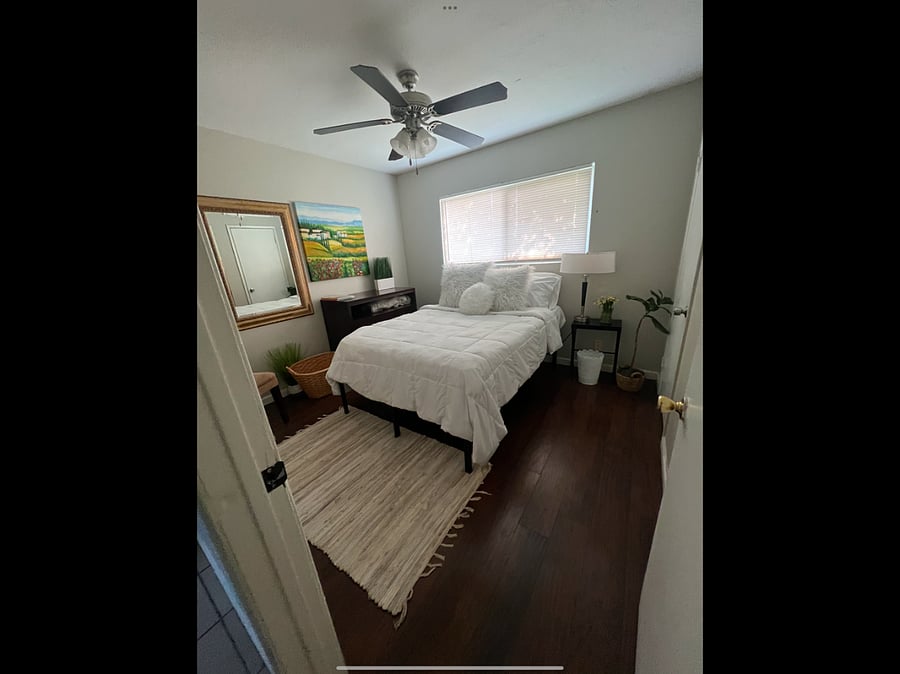 Bedroom 3, queen bed