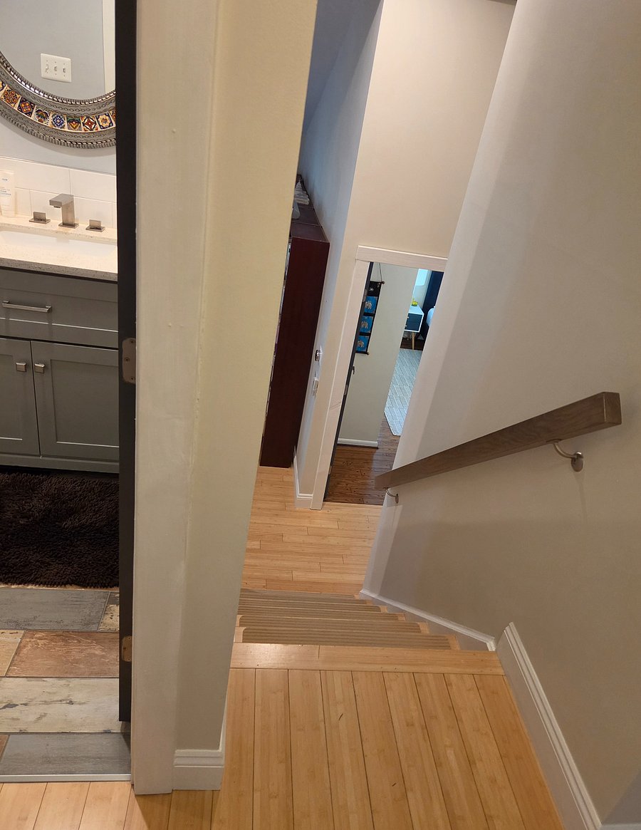 Bathroom is on the upper level and bedroom is on the lower level. Seven stairs apart.
*Please contact me only if you are comfortable with this arrangement.