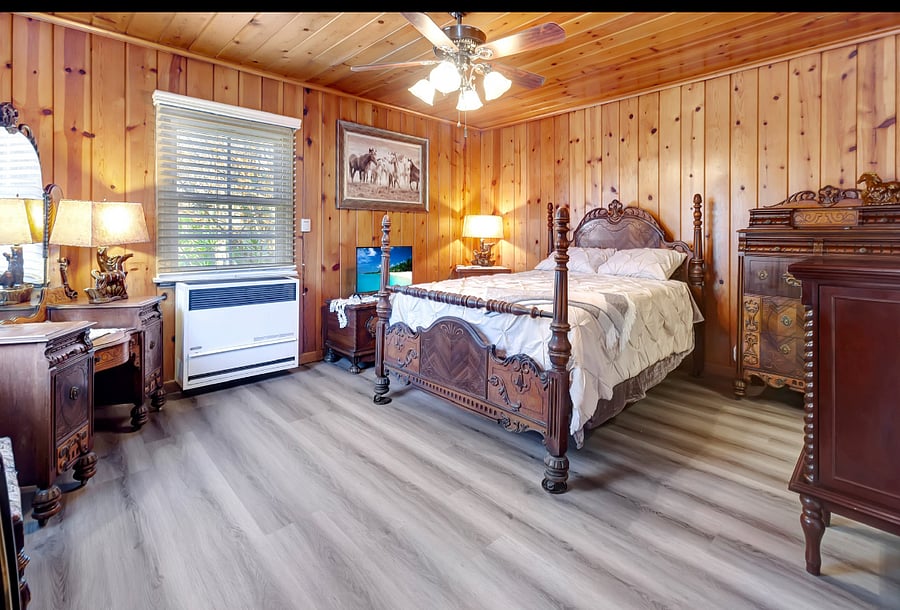 Room 1 with private bathroom 