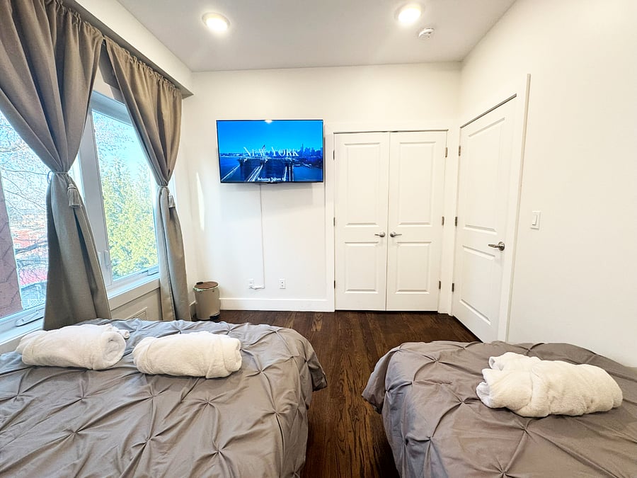 3rd bedroom closet.