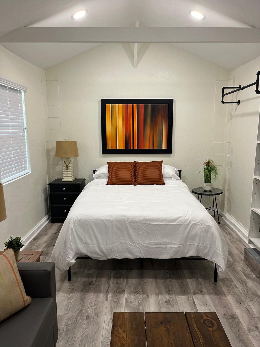 Studio (optional rental)