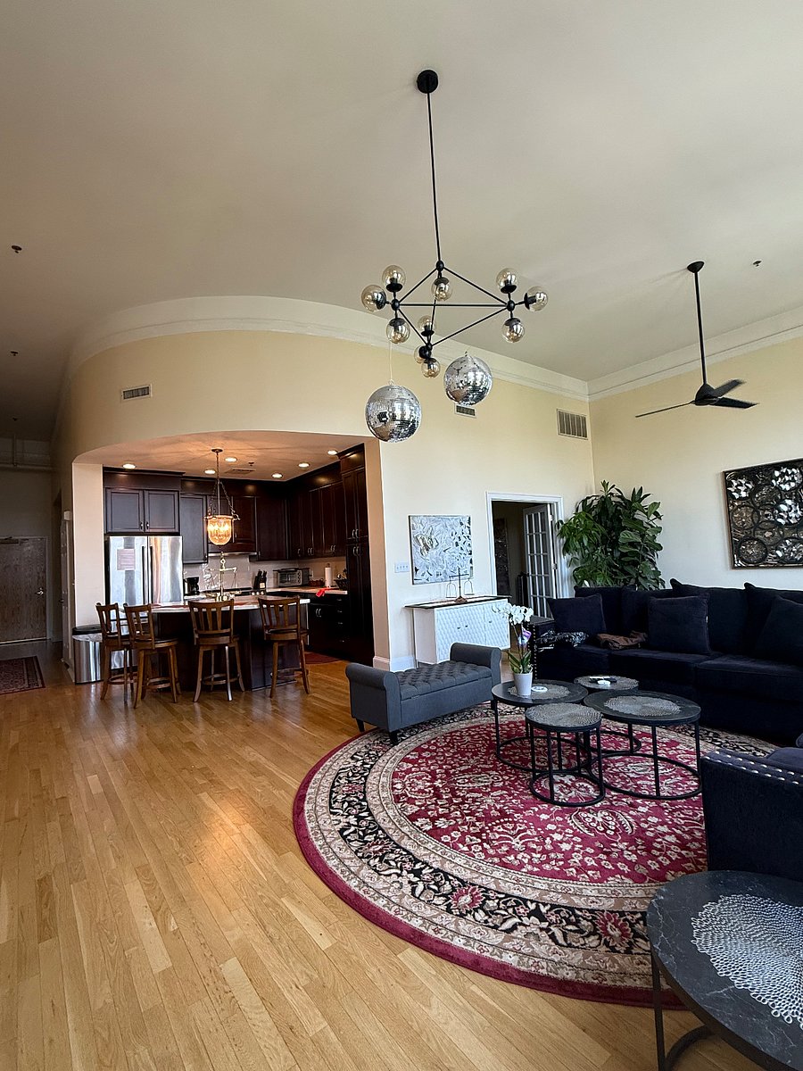 kitchen/living room/bedroom entrance