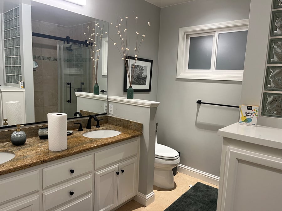 En Suite bathroom in master Bedroom. 
