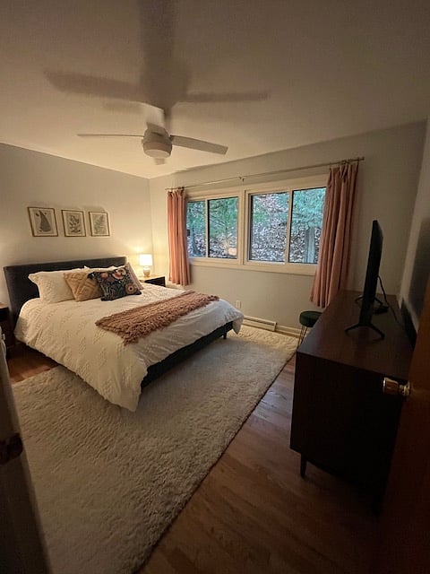 Bedroom 2-Queen Bed