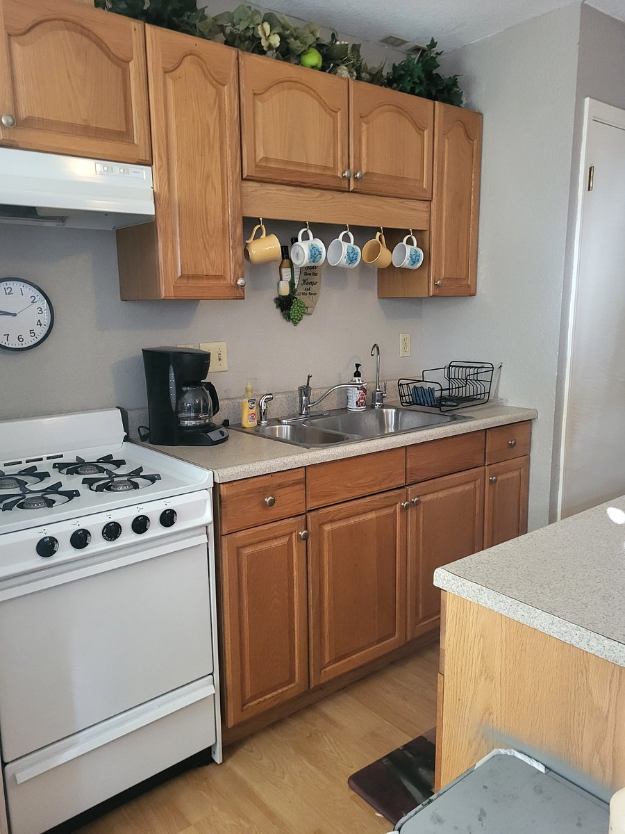 KITCHEN / LIVING ROOM  OPEN AREA