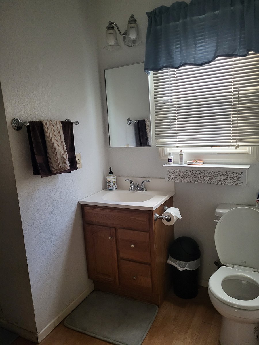 Bathroom. shower to the left