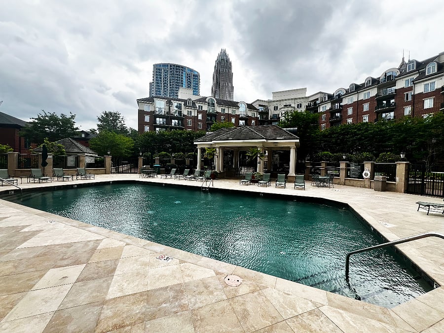 Pool & outdoor kitchen area