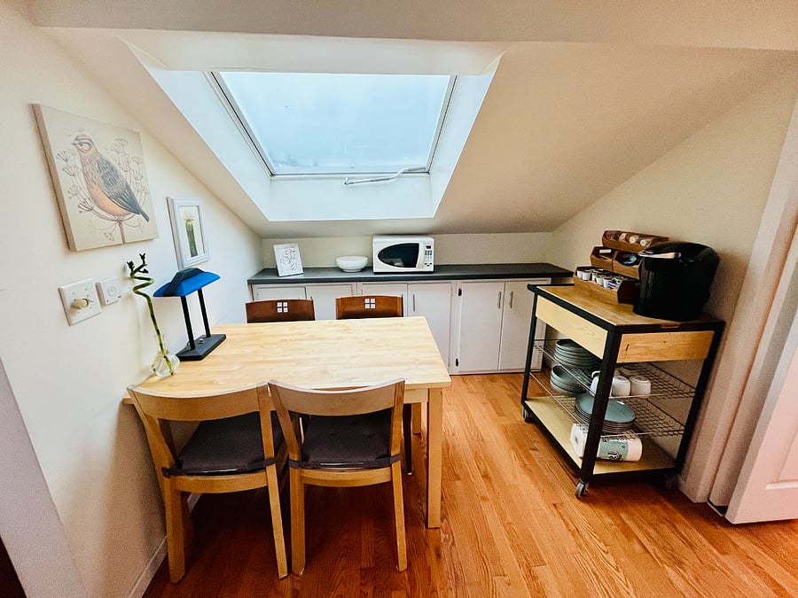 Kitchen dining area