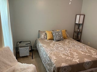 Guest bedroom 1, lap shelf with USB ports in corner
