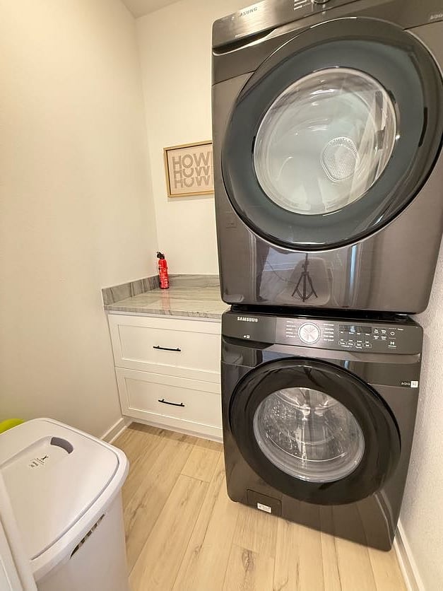 New washer and dryer? Laundry day just became a breeze! This furnished apartment has it all.