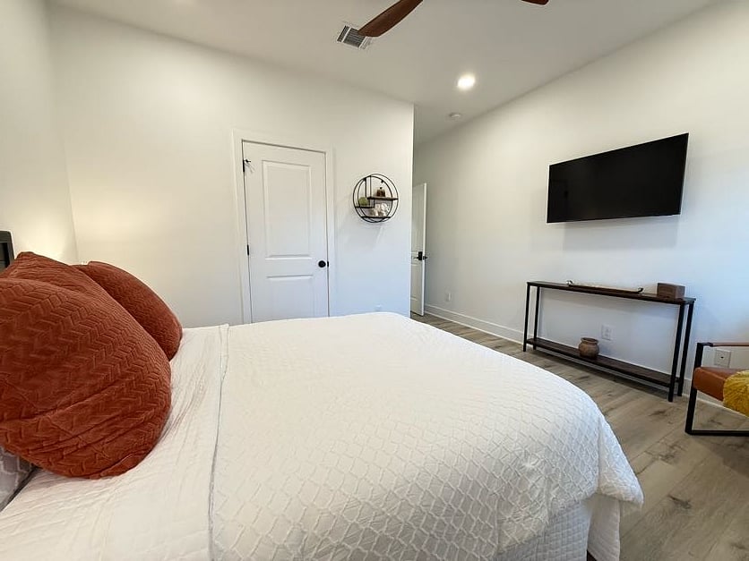 Sleep soundly any time of day! The Amber Room is equipped with complete blackout shades for your comfort.