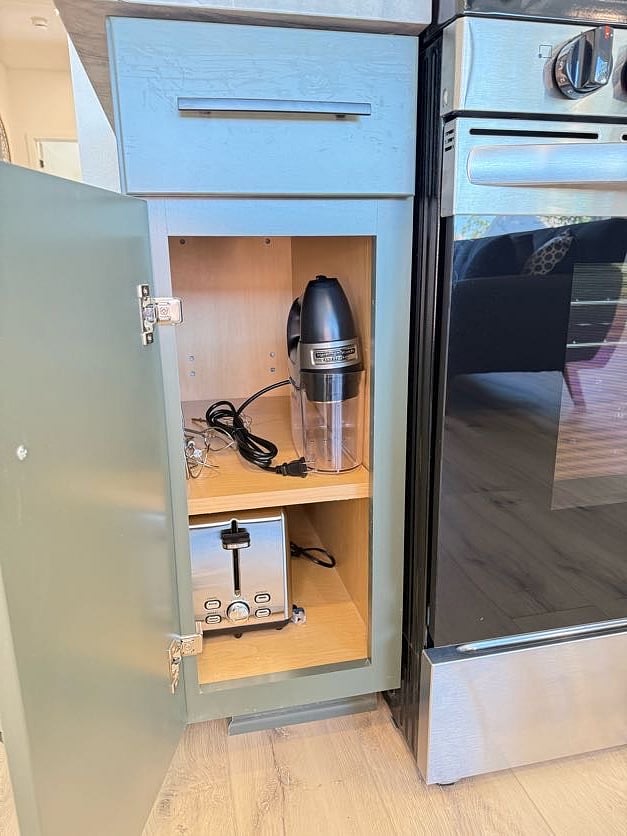 Imagine preparing delicious meals in this modern kitchen, complete with all the essential kitchen tools!