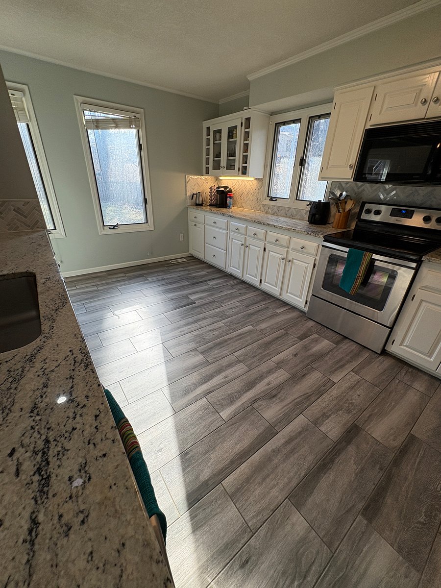 large open concept kitchen w/full size stainless steel appliances and granite countertops