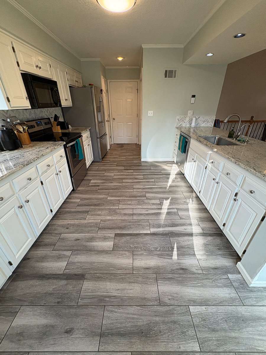 large open concept kitchen w/full size stainless steel appliances and granite countertops