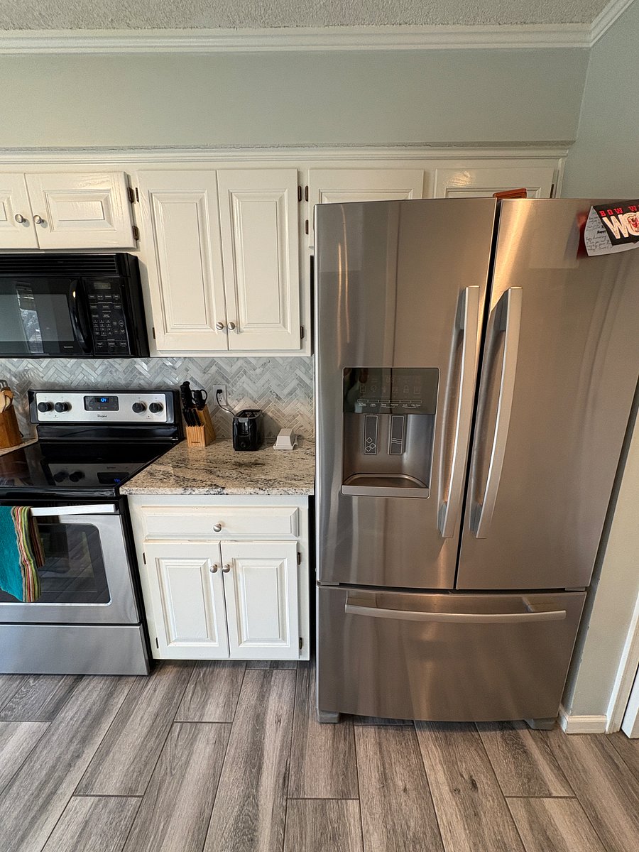 large open concept kitchen w/full size stainless steel appliances and granite countertops