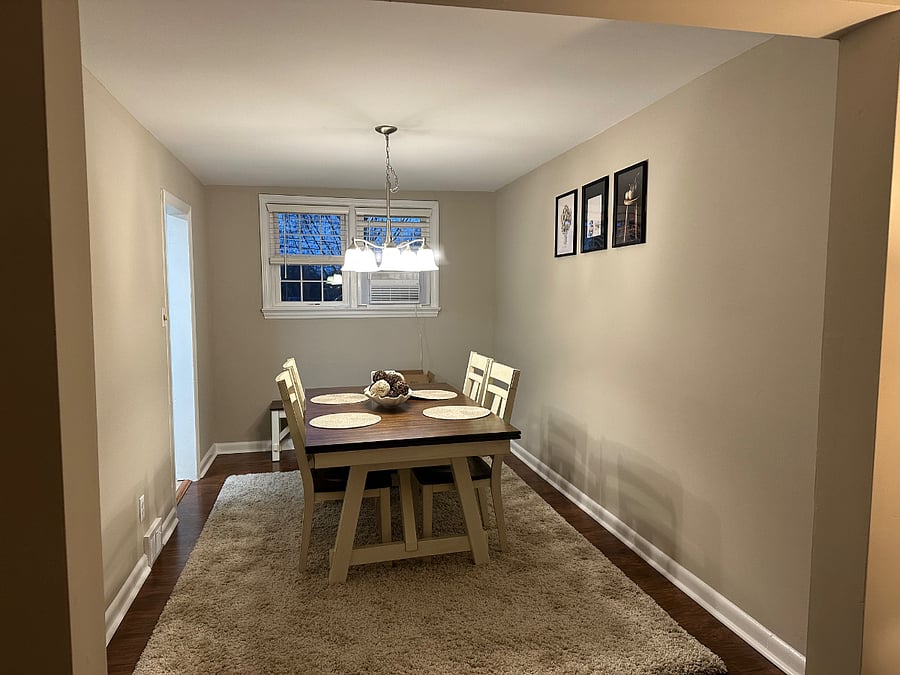 Invite friends over, we have six-seater dining table for your convenience, highchair for kids to join the table.