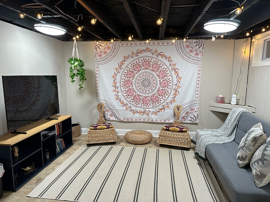 more space for quite time, read books or enjoy family game night with extra space and additional sleeper sofa.